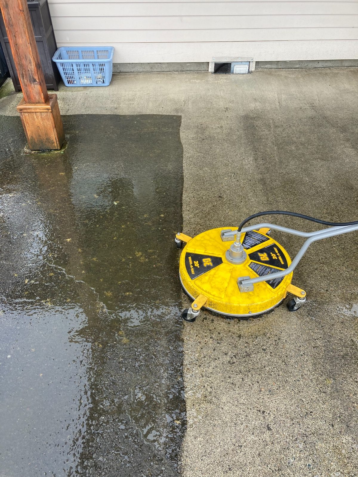 Concrete pressure washing with clean and dirty contrast